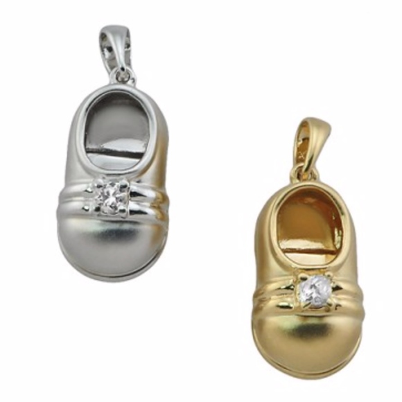 Gold Diamond Shoe Pendant 0.09Ctw